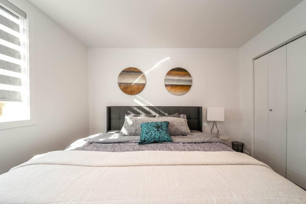 Stylish Close To D/t Free Parking King Bed 2bed Edmonton