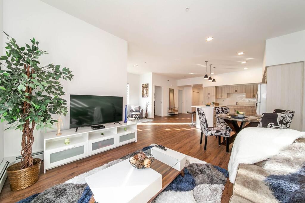 Stylish Close To D/t Free Parking King Bed 2bed Apartment Edmonton