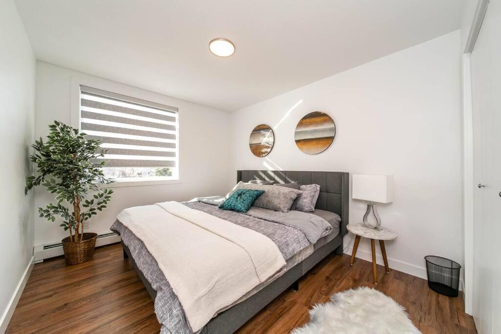 Stylish Close To D/t Free Parking King Bed 2bed Edmonton