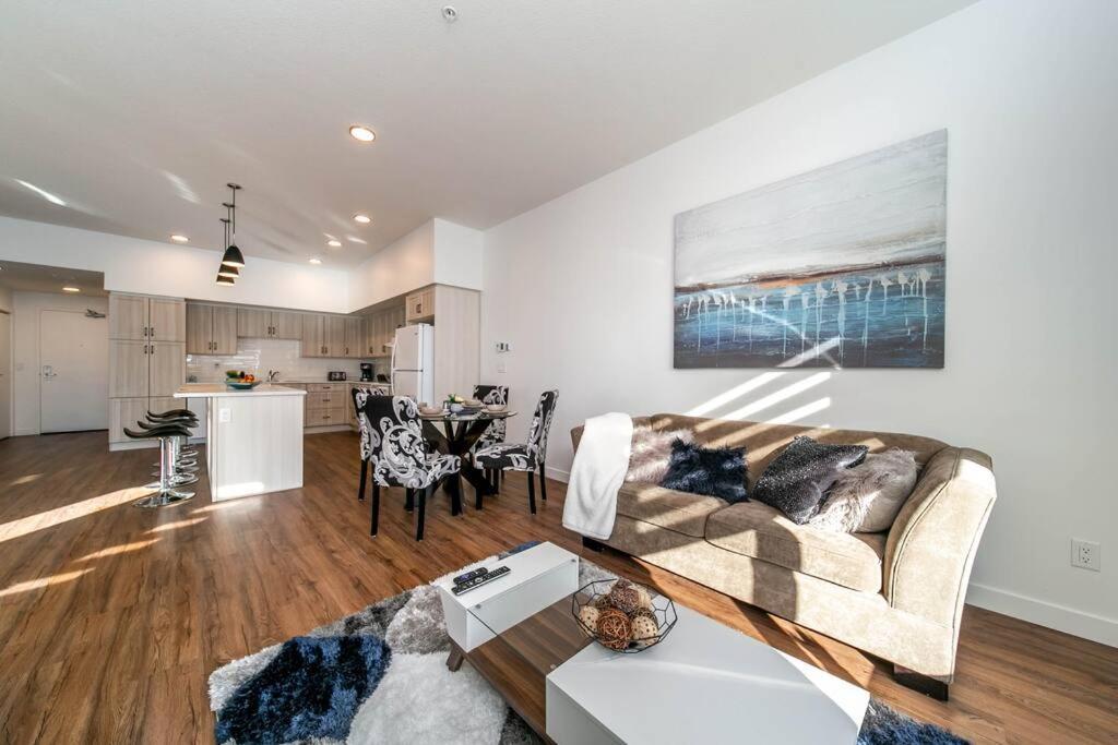Stylish Close To D/t Free Parking King Bed 2bed Edmonton