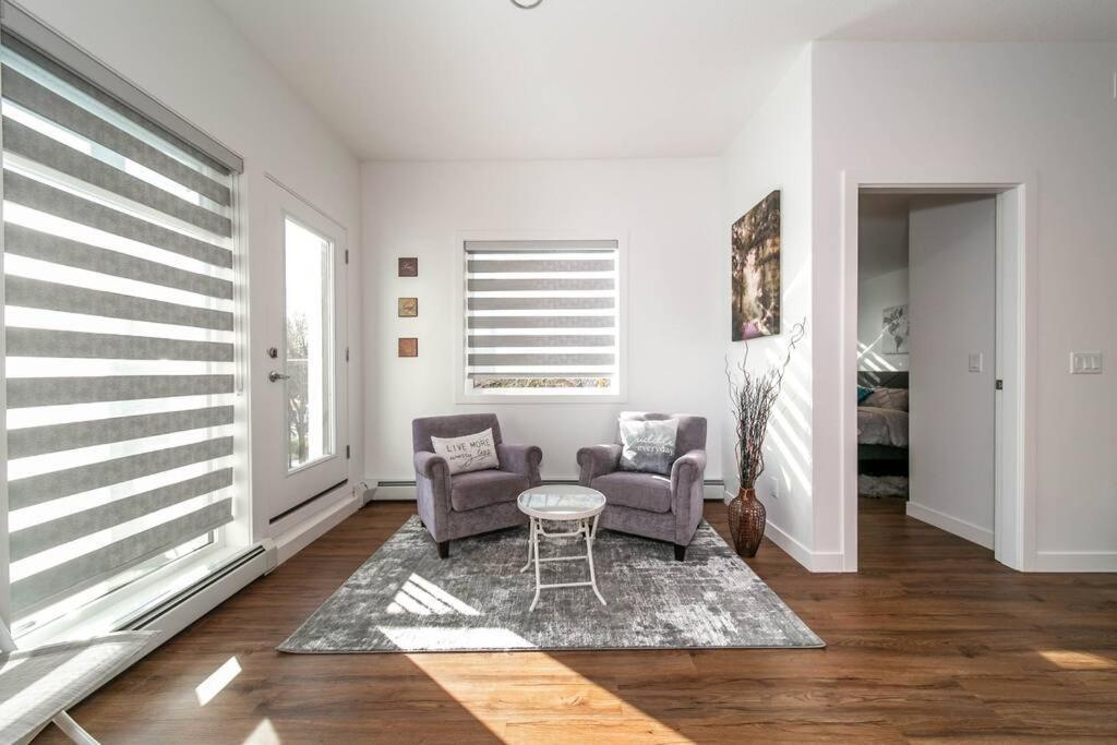 Stylish Close To D/t Free Parking King Bed 2bed Apartment Edmonton