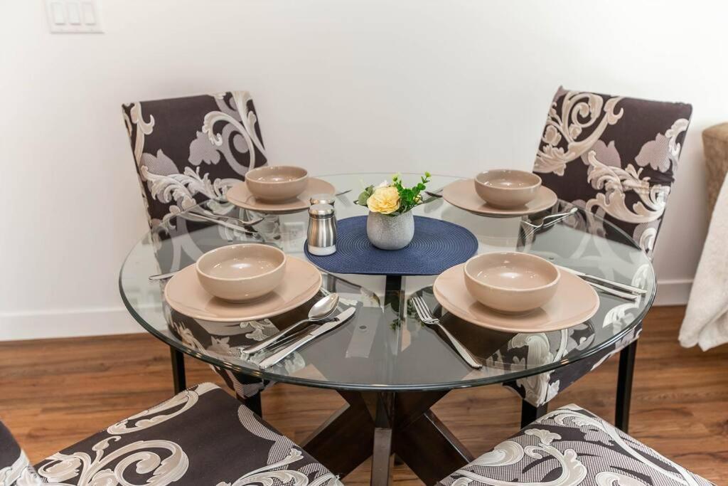 Apartment Stylish Close To D/t Free Parking King Bed 2bed Edmonton