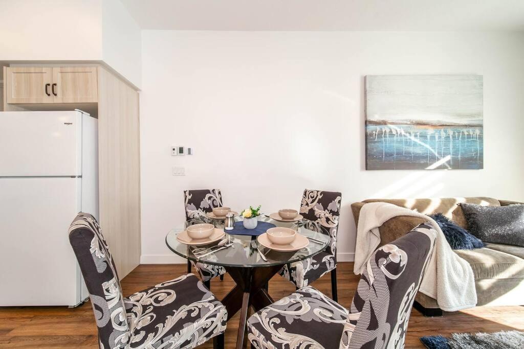 Stylish Close To D/t Free Parking King Bed 2bed Edmonton